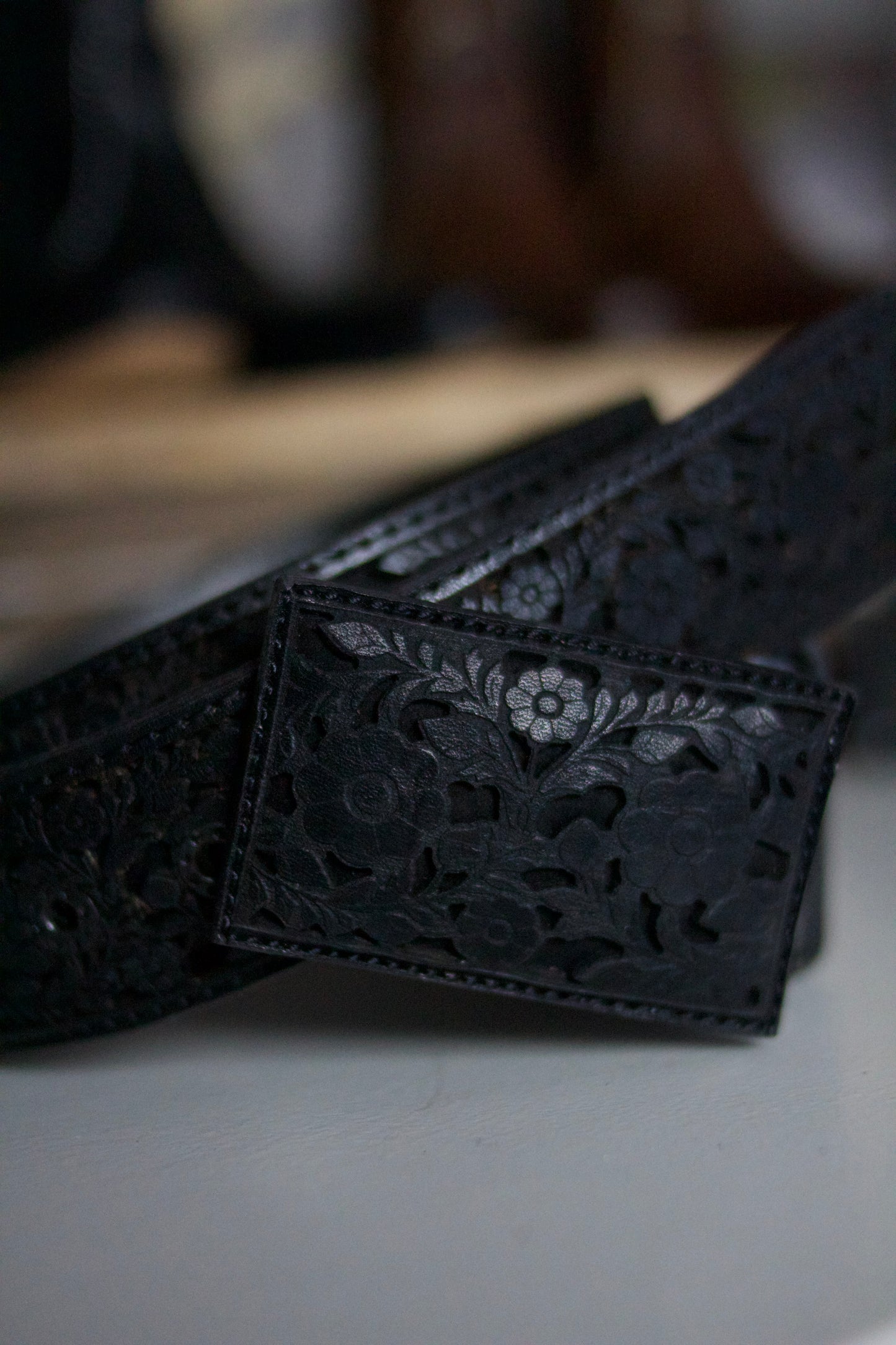"Obsidiana" Tooled Black Leather Belt
