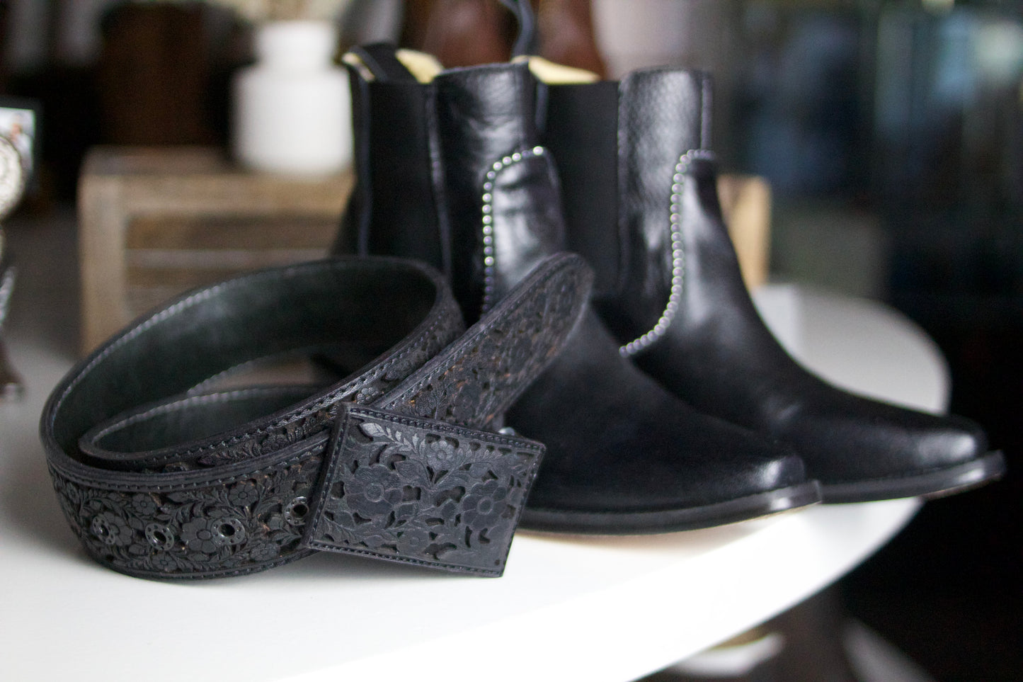 "Obsidiana" Tooled Black Leather Belt