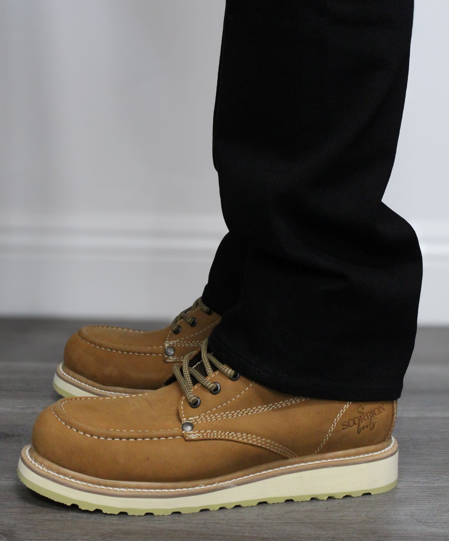 "El Leon" Yellow Work Boots