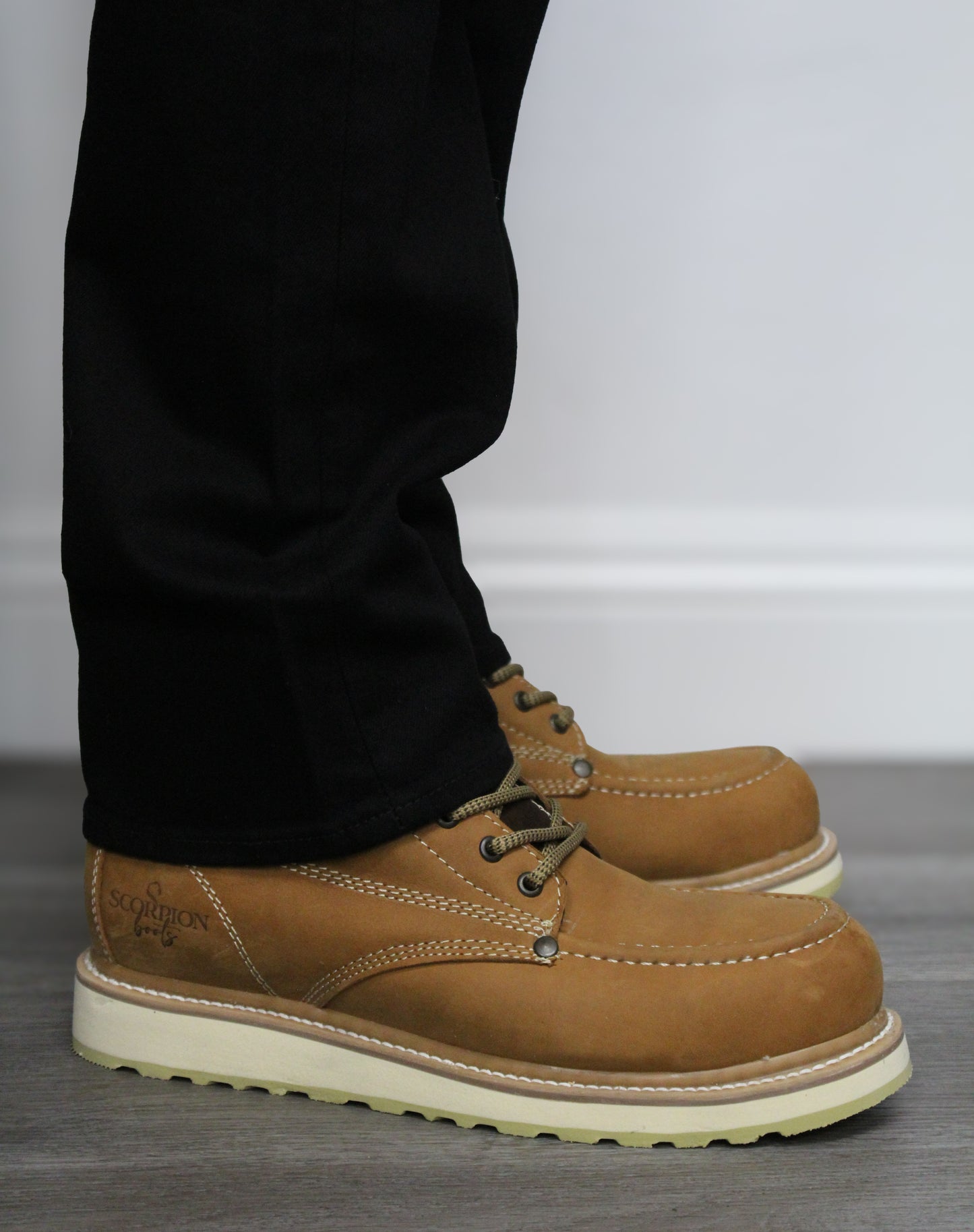 "El Leon" Yellow Work Boots
