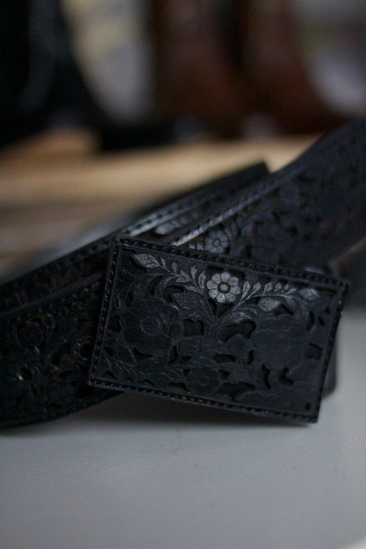 "Obsidiana" Tooled Black Leather Belt