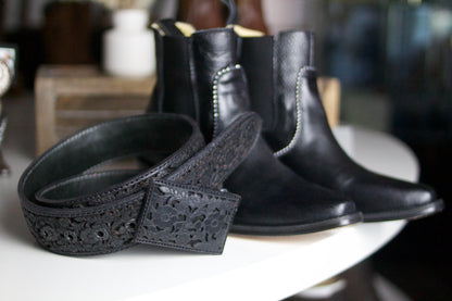 "Obsidiana" Tooled Black Leather Belt